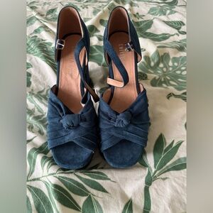 Size 39 Chelsea Crew Blue Velvet Heels